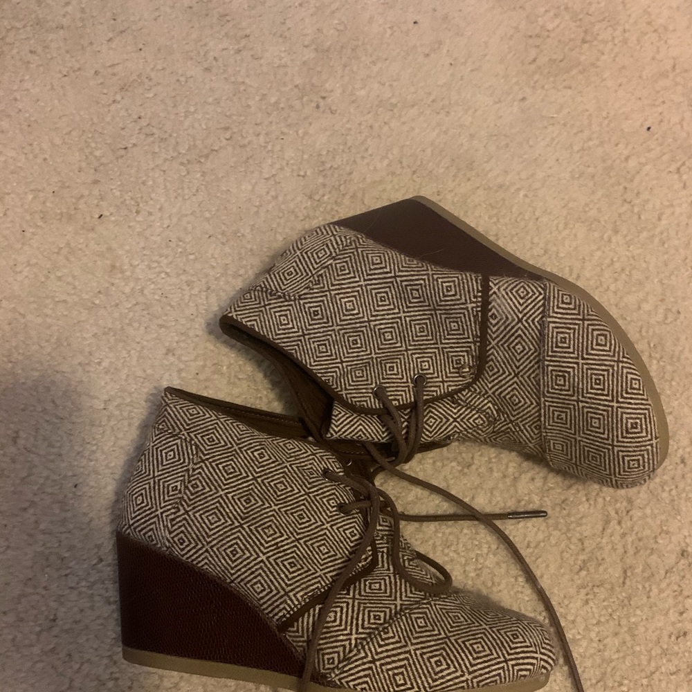 Toms wedges